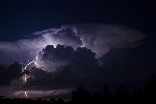 Single cell thunderstorm cloud to ground strike with impressive illuminatedstructure