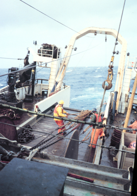 Beginning of haulback of net at the end of a trawl