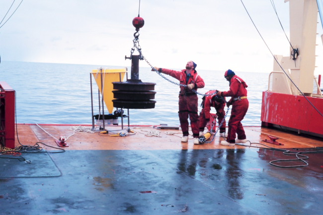 Deploying the trainwheel anchor for a mooring in the Ross Sea