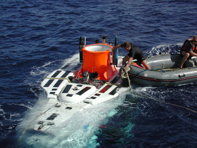 Submersible PISCES IV in water