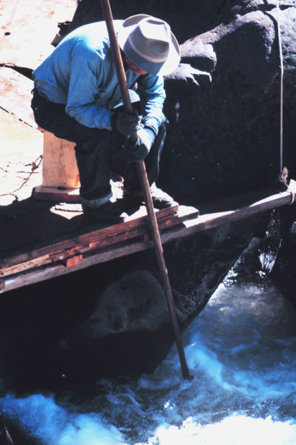 Native American dipnet fishing on the Klickitat River