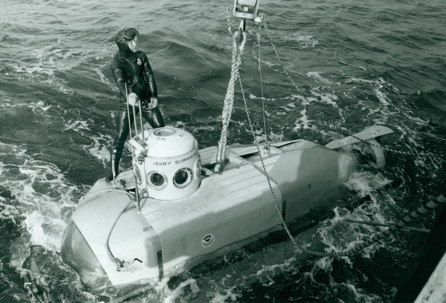 Retrieving Perry PC 8 submersible