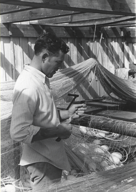 Repairing salmon gill net