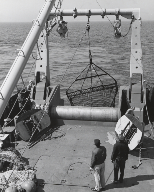 Lowering sea scallop dredge on the ALBATROSS IV