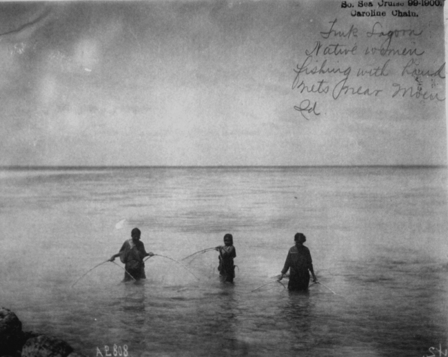 South Sea cruise 99-1900, Caroline Chain, Truk Lagoon, nativewomen fishing with hand and nets near Moen Id