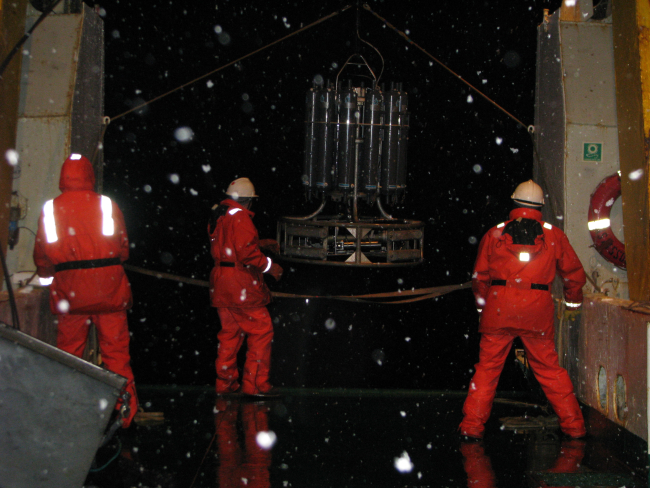 The AMLR crew casts a CTD from the stern of the R/V Yuzhmorgeologiya