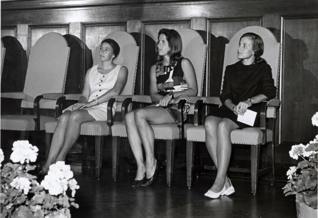 Sylvia Earle on right with other women aquanauts listening to Secretary of theInterior Wally Hickel discussing Tektite II