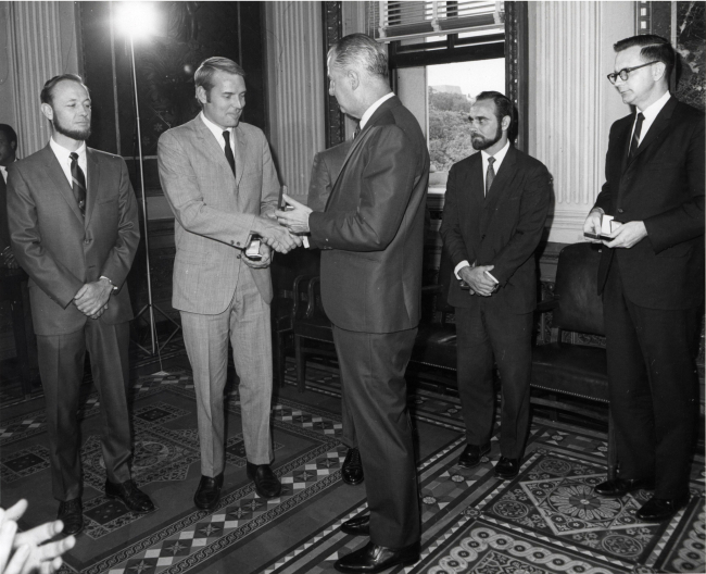 Vice-President of the United States Spiro Agnew presenting Tektite aquanaut withmedal