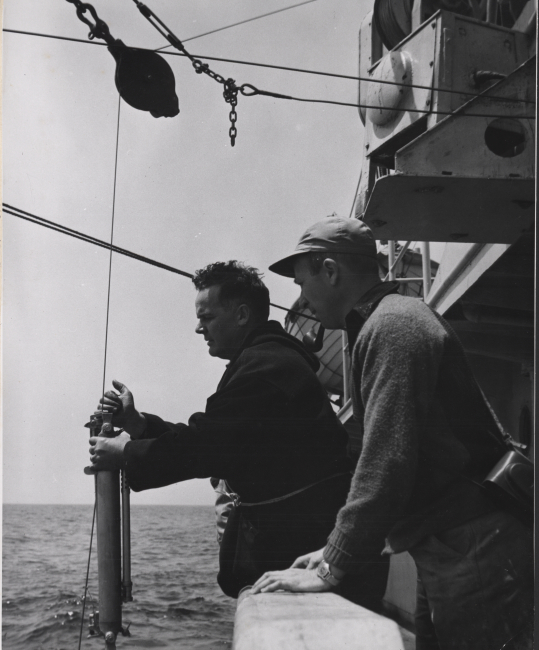 Lowering a Nansen bottle on the ALBATROSS III