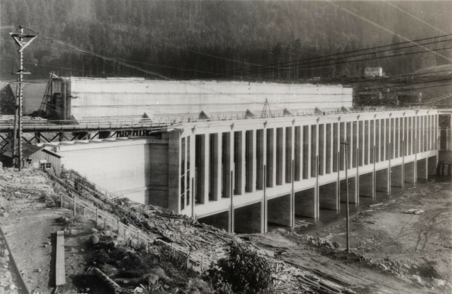 Scene during construction of Bonneville Dam