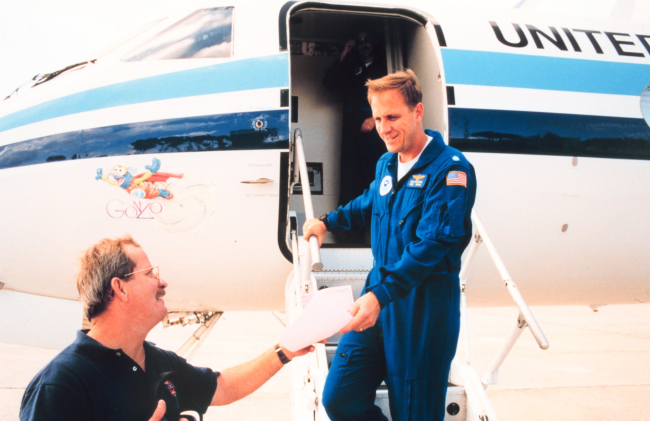 Commander Bob Maxson and Gordon Kitson discussing plans for Gulfstream IV flight operations