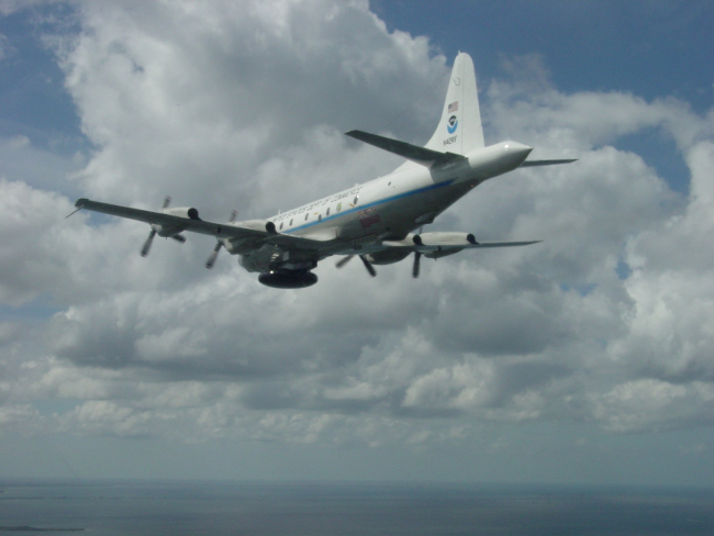 NOAA P-3 hurricane hunter aircraft N42RF