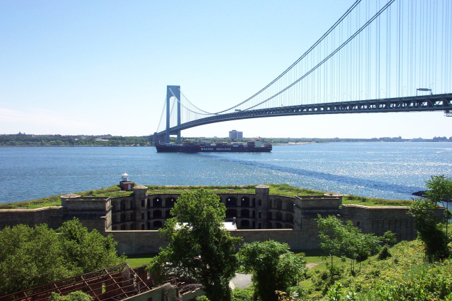 The 950-foot containership SEALAND COMMITMENT passing underneath theVerrazano Narrows Bridge