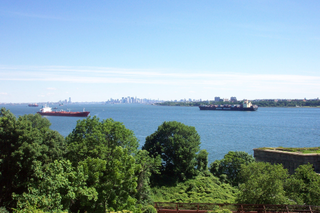 The 950-foot containership SEALAND COMMITMENT to right and New Yorkskyline in center of photo