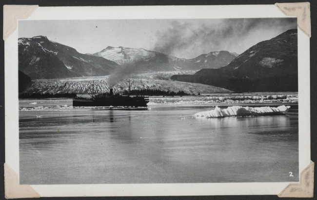 Tourist steamer at Norris Glacier