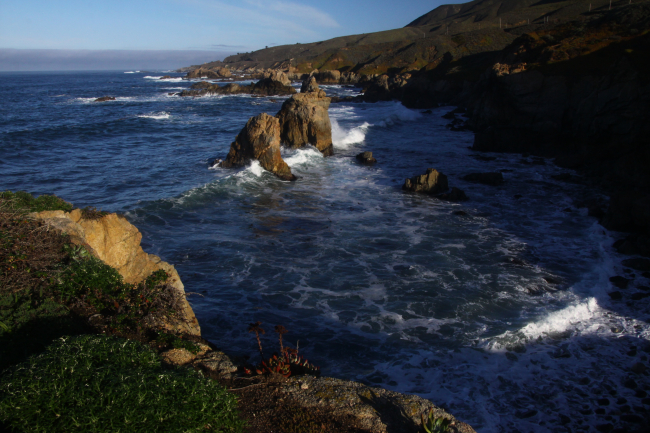 A gentle swell breaking against the rocks of the Granite Canyon area on theBig Sur coastline