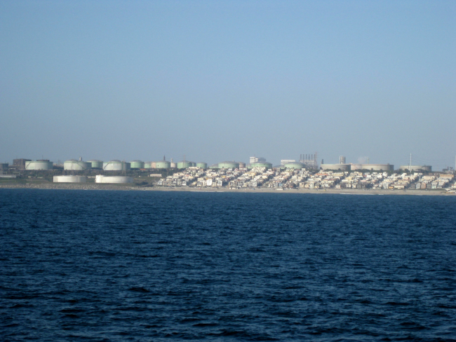 El Segundo Chevron refinery seen from sea