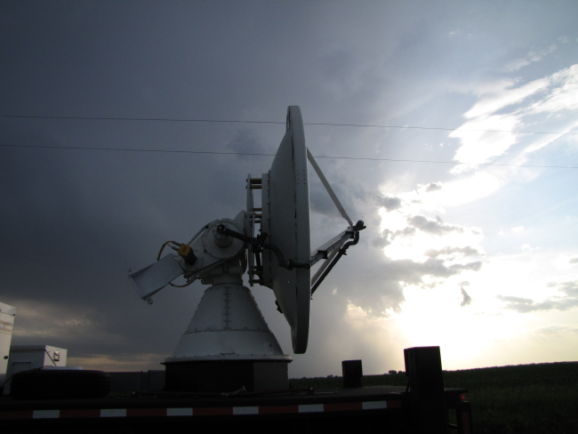 NOAA/NSSL X-Pol Mobile radar scanning before the storm