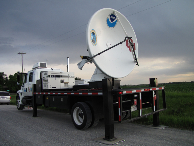 NOAA/NSSL X-Pol Mobile radar uses a 3cm wavelength to detect smaller particlesincluding cloud droplets