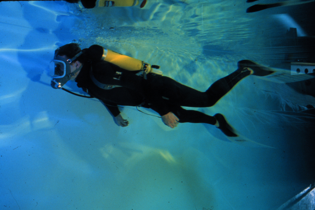 Diver training with a full face mask and underwater communications
