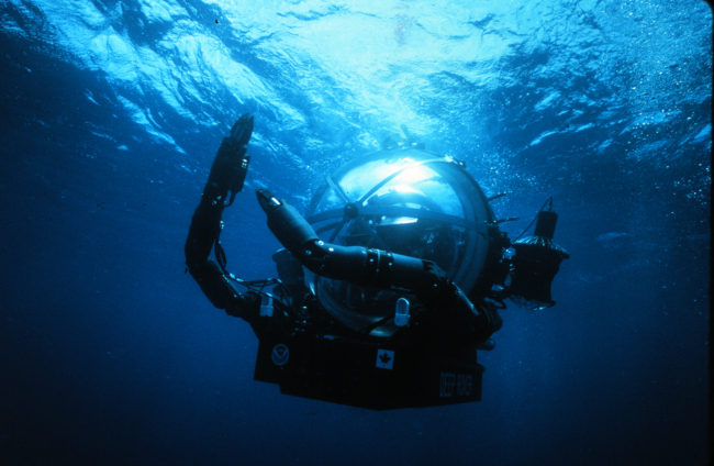 Deep Ocean Engineering's DEEP ROVER one person sub dives to 300 meters