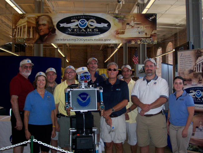 The Communication and Education Division of the National Ocean Service teamedup with the Des Moines' National Weather Service at the Iowa State Fair tohighlight NOAA as part its 200th Celebration