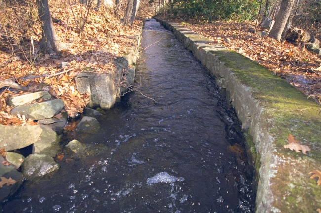 The old fish ladder and pond at Parker River required constant maintenance anddid not provide reliable access for anadromous fish to the spawning grounds atParker River