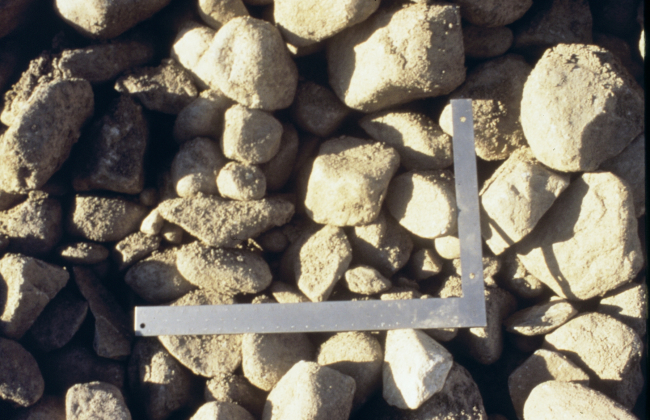 The average size cobble used in construction of the reef was 8-12 indiameter and/or 12-18 diameter stone