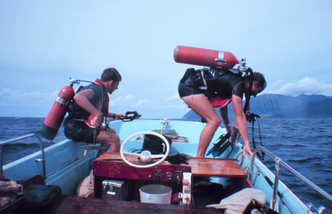 Divers preparing for dive on the artificial reef site off the Leeward Coast of Oahu close to Pokai Bay