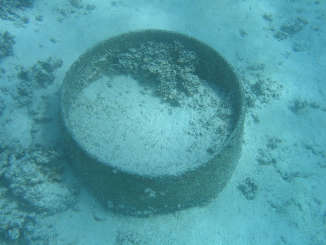 Anthropogenic debris on Maro Reef