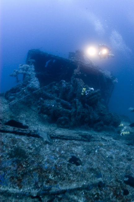 Divers on the shipwreck of the NORTHERN LIGHT at 190 feet