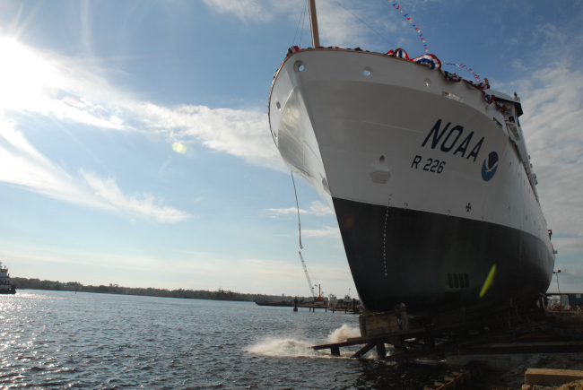 NOAA Ship PISCES launch photo #3