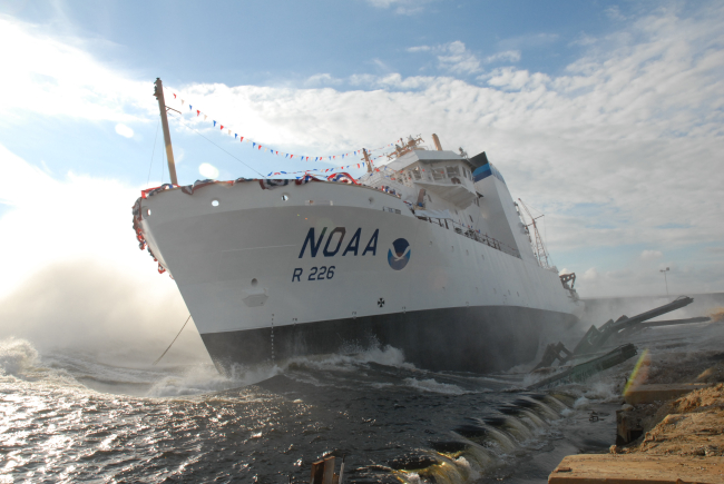 NOAA Ship PISCES launch photo #8