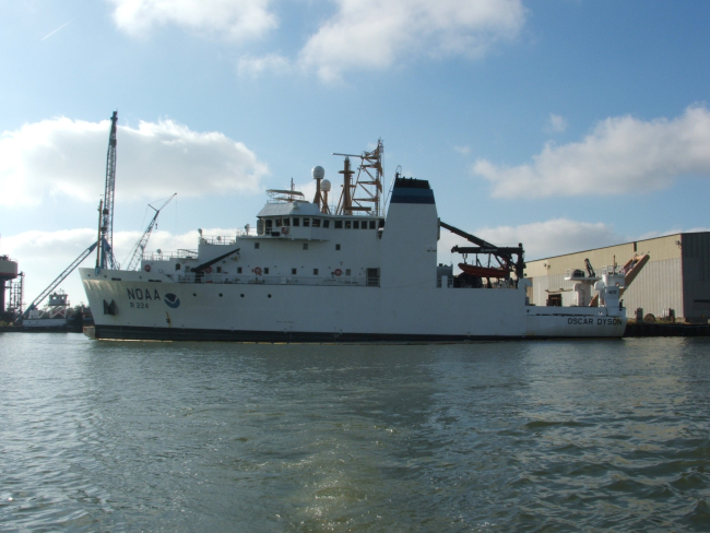 NOAA Ship OSCAR DYSON (R224)
