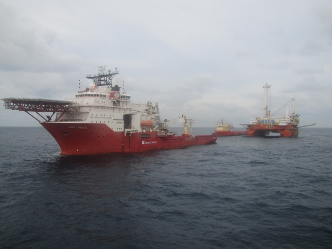 The BOA SUB C, offshore construction vessel, on site during efforts to containDeepwater Horizon Macondo well blowout