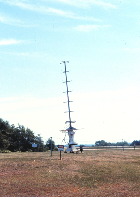 The command antenna for the polar orbiting satellites