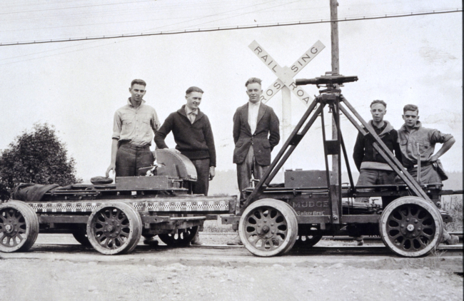 Leveling crew with inclined tripod mounted on velocipede