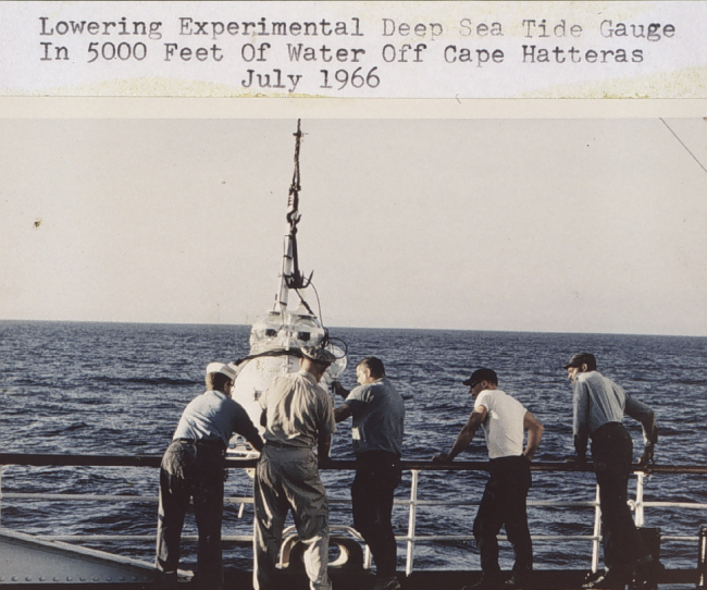 Deployment of experimental deepsea tide gauge