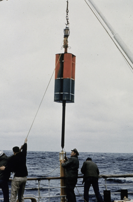 Hoisting deepsea current meter assemblage over starboard rail