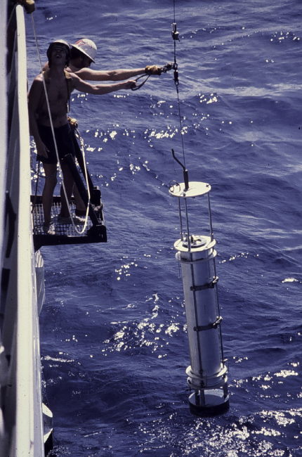 90-liter Bodmar bottle for relatively large deep-water samples