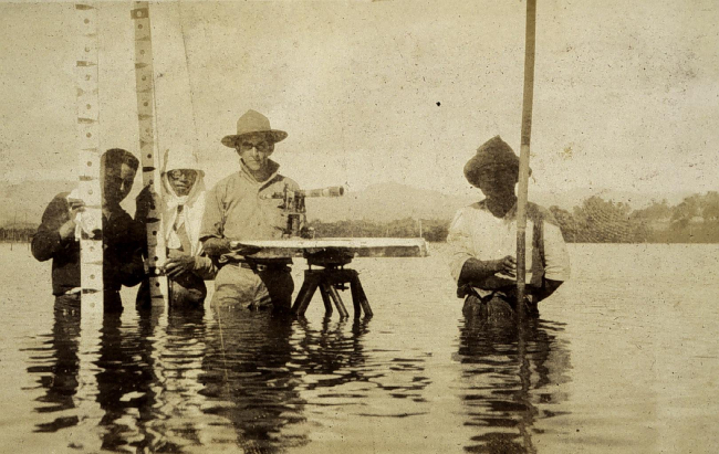 Plane table survey in the water