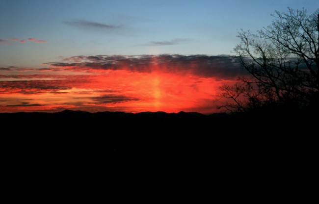 Sun pillar - most cases require ice crystals falling from cloudFalling ice crystals termed virga