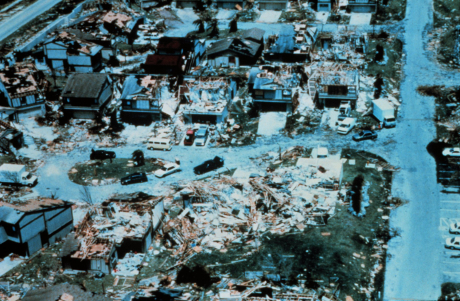 Hurricane Andrew - Uneven damage pattern in Lakes by the Bay development