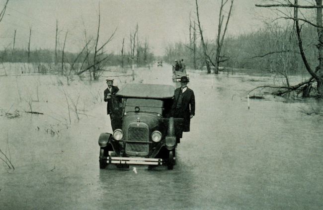 The Great Mississippi River Flood of 1927Highway between Mounds, Illinois, and Cairo Illinois,March 25, 1927 - river stage at Cairo, Illinois