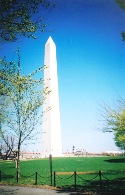 The Washington Monument on a glorious spring day