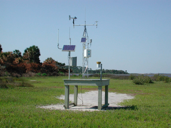 Solar-powered automated weather observing station