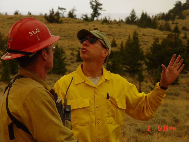 Juneau AK Warning Coordination Meteorologist and Incident MeteorologistJoel Curtis explains the changing winds to a fire fighter on the Derby Fire