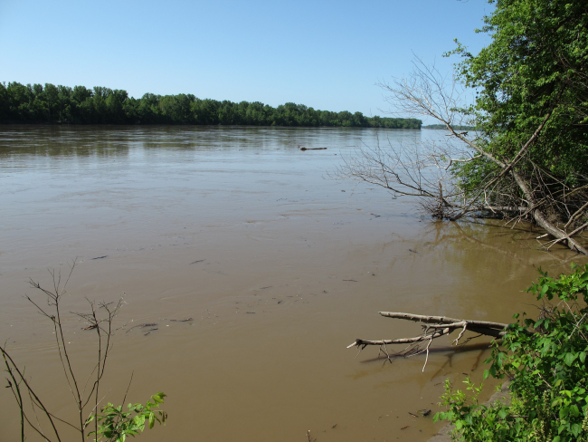 A brimful Wabash River - at the border between Indiana and Illinois